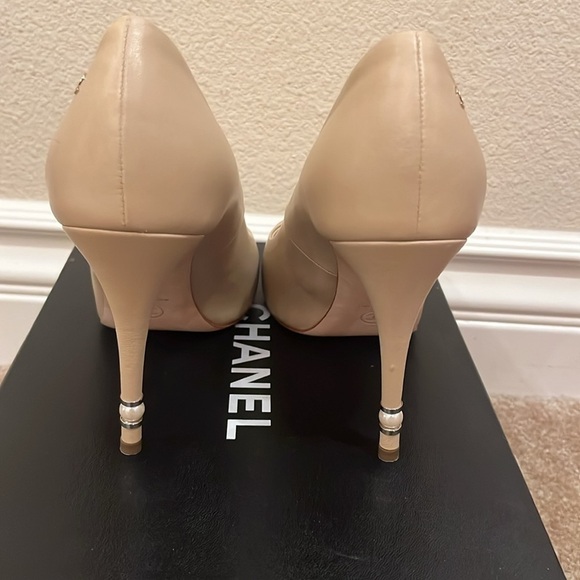 Chanel open toe pump beige worn for 2 hours! Gorgeous pearl detail PRICE FIRM - Picture 4 of 5